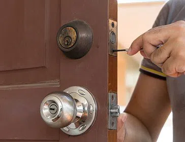 Gallery Locksmith Store Great Neck, NY 516-283-5808 - 7-Lock-Installation